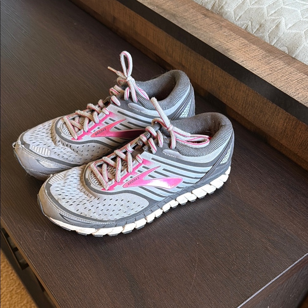 Brooks Women’s Gray & Pink Running Sneakers